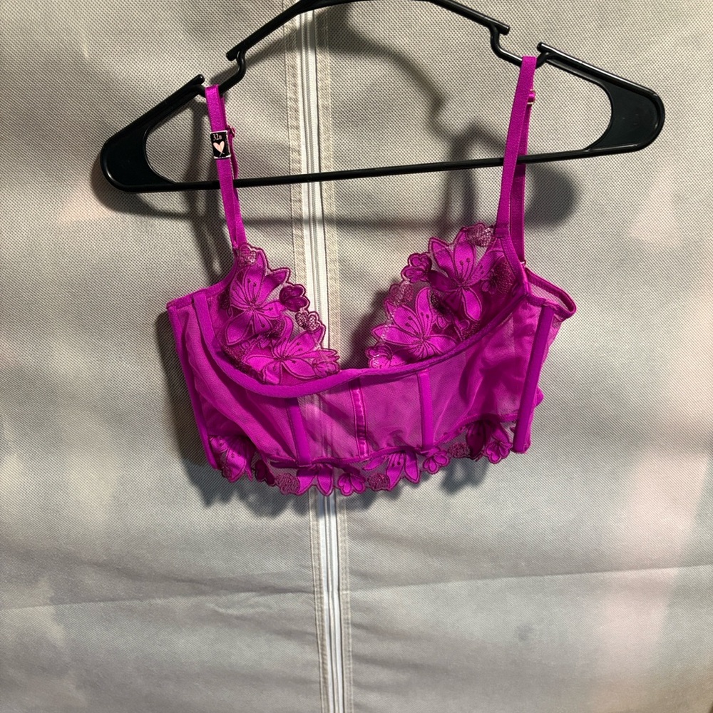 Victoria Secret Fuchsia Lightly Lined Lace Bralette